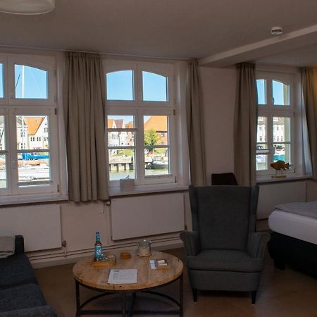 Hotel Das Brueckenhaus Glueckstadt Exterior photo