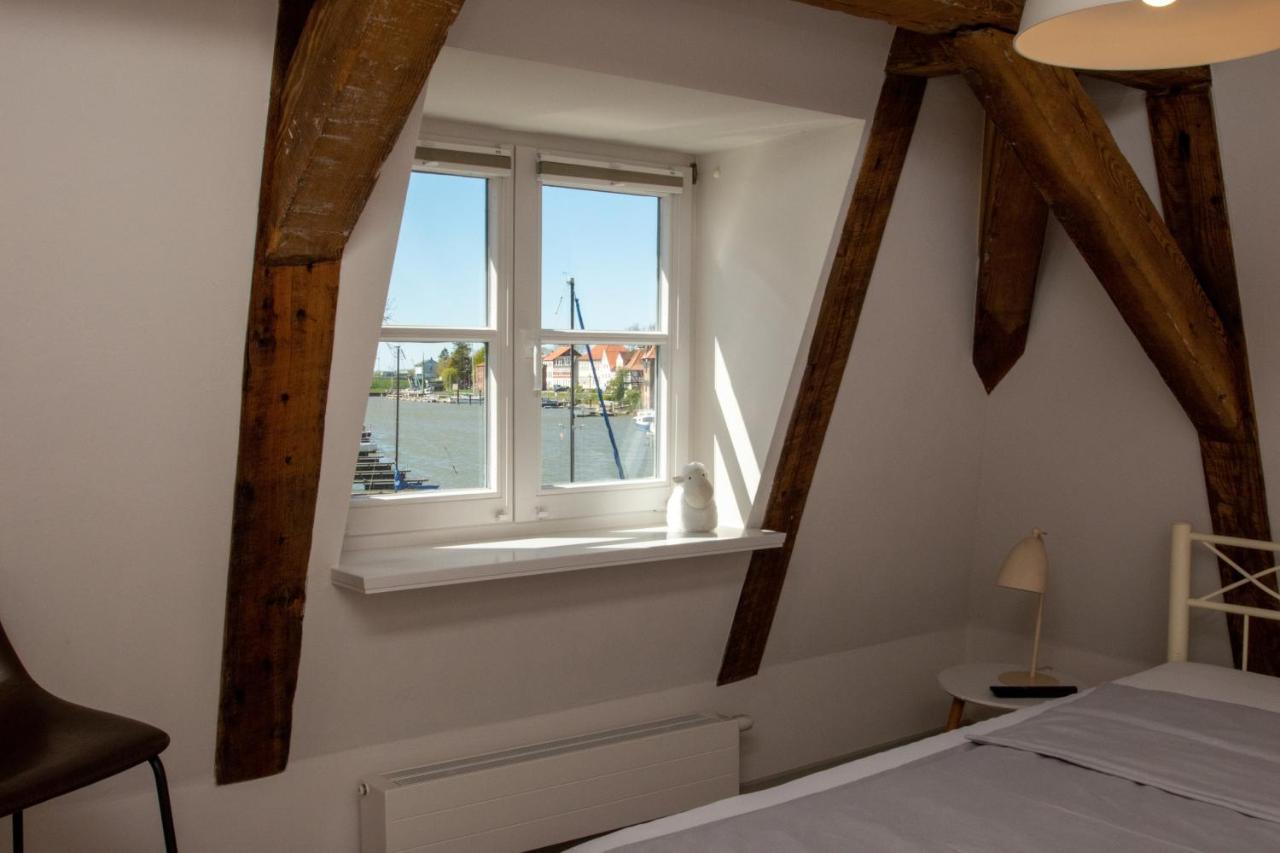 Hotel Das Brueckenhaus Glueckstadt Exterior photo